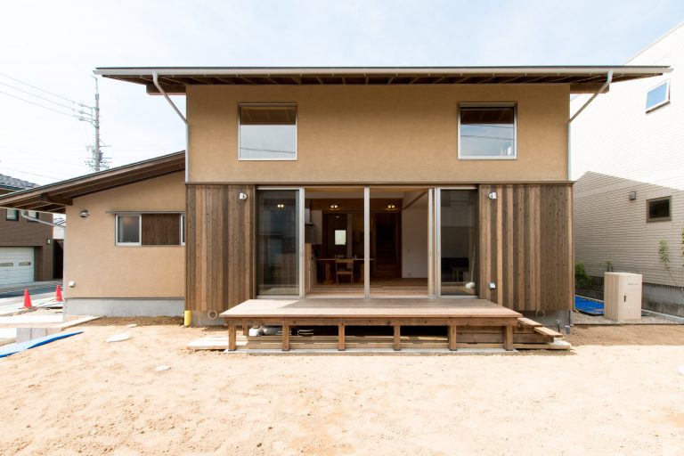 屋根が家族を包み込む尾張旭市G様邸完成写真☆