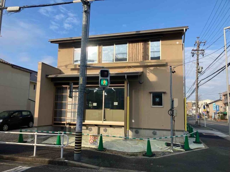 通り沿いに建つ北区F様邸足場解体☆