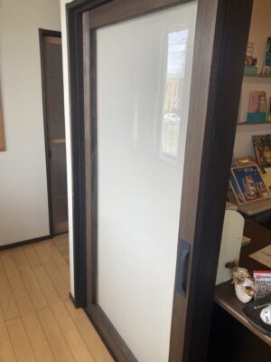絵本屋さんの扉を新しく!