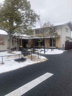 雪の日のえこのす